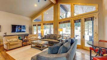 House (5 Bedrooms) | Interior