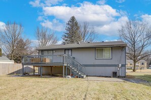 Interior - 6 Mi to Dtwn Toledo! Family-friendly Haven w/ Deck (Toledo)