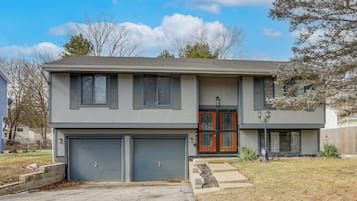 House (3 Bedrooms) | Front of property