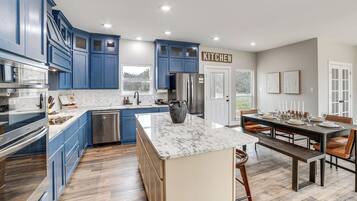 House (3 Bedrooms) | Interior