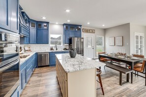 House (3 Bedrooms) | Interior