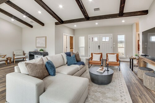 Beach + Brazos River Access! Family-friendly Haven