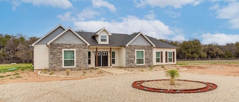 House (3 Bedrooms) | Front of property