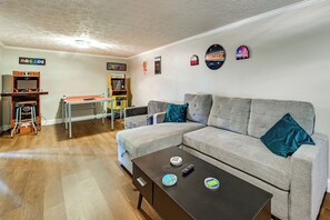 House (3 Bedrooms) | Interior - Lake Days & Fireside Nights! Updated Burnside Home (Burnside)