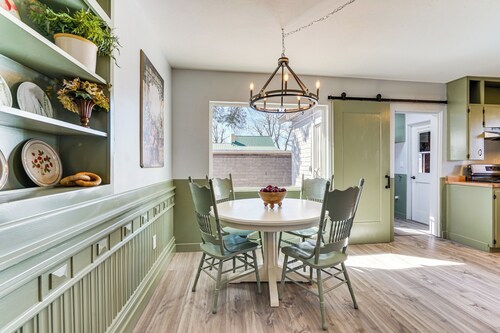 Group-friendly Oasis Near Roper Lake State Park!