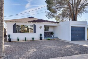 A single-story house with a white exterior, a dark roof, and a front garage. - Group-friendly Oasis Near Roper Lake State Park! (Safford)