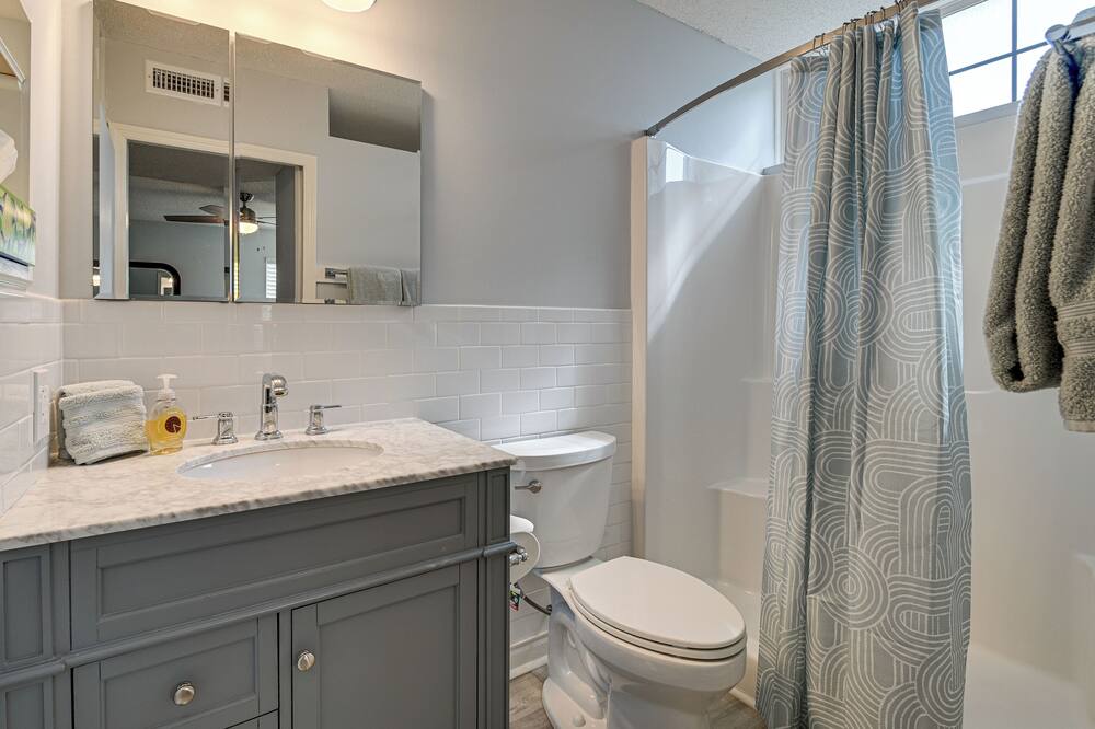 2 Mi to Shore: Surfside Beach Condo w/ Pool Access - Garden City, SC