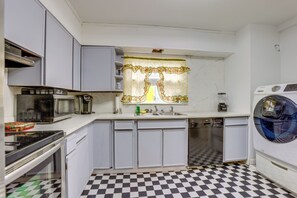 Apartment (1 Bedroom) | Interior - Pool Table & Shared Sauna! Potomac River Basecamp (Westernport)