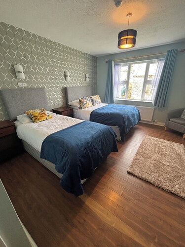 Spacious two bedroom apartment in a vibrant central location.