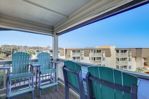 Front of property - Steps to Sand! Pool-view Retreat in Myrtle Beach (Myrtle Beach)
