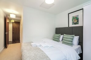 2 bedrooms, iron/ironing board, WiFi, bed sheets - Central London Escape | Lambs Passage (London)