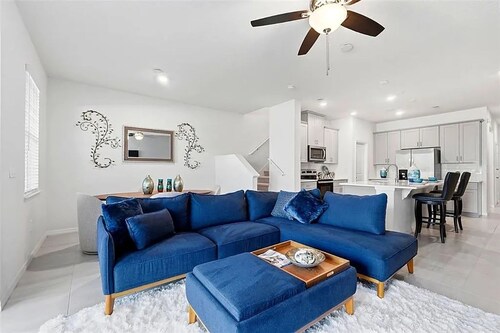 Gorgeous Kissimmee Townhouse Near Theme Parks!