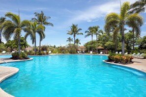 A heated pool - Luxury & comfort in this beautiful 3 bedroom condo at Kulalani at Mauna Lani (Kamuela)