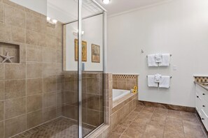 Shower, hair dryer, towels - Luxury & comfort in this beautiful 3 bedroom condo at Kulalani at Mauna Lani (Kamuela)