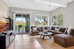 Smart TV, DVD player, books, video library - Luxury & comfort in this beautiful 3 bedroom condo at Kulalani at Mauna Lani (Kamuela)