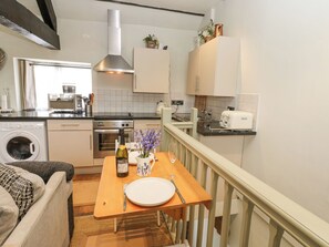 Private kitchen - In & Out Cottage (Leyburn)