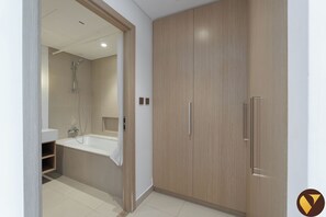 Appartamento, balcone, vista città | Bagno | Doccia, soffione a pioggia