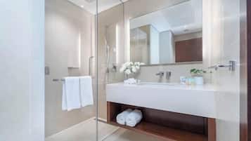 Apartment, Balcony, City View | Bilik Mandi | Pancuran mandi, hulu semburan mandi hujan