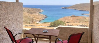 Tainaros Rooms - Beachfront Comfy Getaway