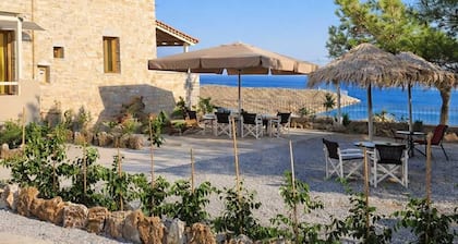 Tainaros Rooms - Beachfront Comfy Getaway