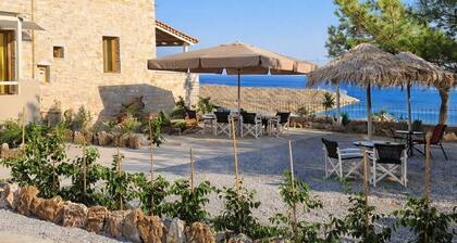 Tainaros Rooms - Beachfront Cozy Getaway