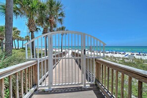 On the beach - Gulf Front Luxury Condo | 3BR/3BA Hidden Dunes PCB (Panama City Beach)