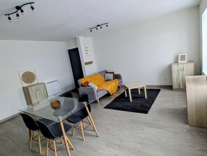 Living area - Vrbo Property (Steenvoorde)