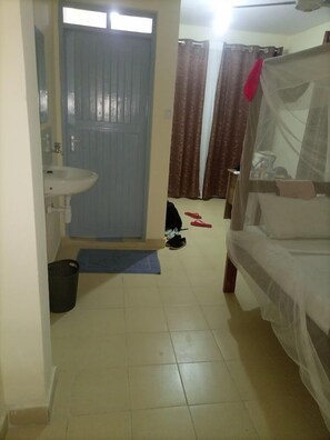 Free WiFi, bed sheets - White Castle Hotel Mikindani (Mombasa)