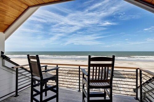 Namaste #216 - Dog Friendly Oceanfront Escape with Elevator, Loft, and More.