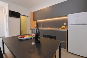 Fridge, stovetop, electric kettle, paper towels - Holiday home Double L for 14 people (Novalja)