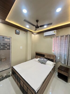 Deluxe Double Room, City View | Desk, free WiFi - Shiv Balaji Guest House Varanasi (Varanasi)