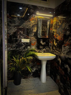 Bathroom - Shiv Balaji Guest House Varanasi (Varanasi)