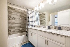 Stadtwohnung, 4 Schlafzimmer | Badezimmer | Handtücher