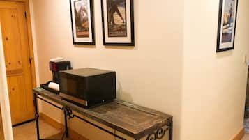 Room, 1 Bedroom | Interior