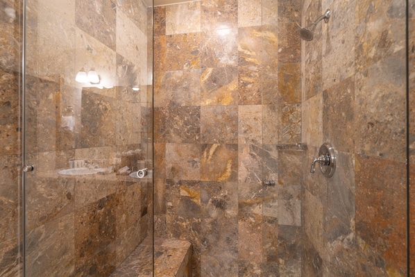Room, 1 Bedroom | Bathroom | Towels, shampoo - Bear Creek Lodge 111b 1 Bedroom Hotel Room (Telluride)