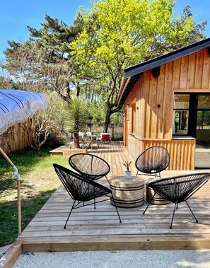 Terrace/patio - A0363 Stylishly Renovated Chalet with Pool – Forest Edge in Le Canon, Cap Ferret (Lège-Cap-Ferret)