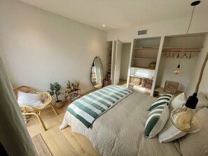 5 bedrooms, iron/ironing board, travel cot, free WiFi - A0363 Stylishly Renovated Chalet with Pool – Forest Edge in Le Canon, Cap Ferret (Lège-Cap-Ferret)
