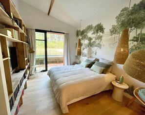 5 habitaciones, tabla de planchar con plancha y cuna de viaje 