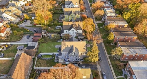 Top Floor Retreat in Philadelphia Outskirts