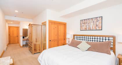 Bear Creek Lodge 203b 1 Bedroom Hotel Room