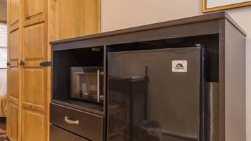 Room, 1 Bedroom | Interior