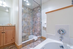 Room, 1 Bedroom | Bathroom | Towels, shampoo