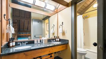 Townhome, 3 Bedrooms | Bathroom | Towels