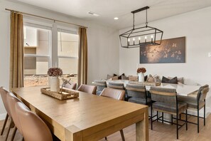 Dining - Isle Be Back 6 Bedroom Townhouse (Washington)