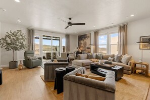 Townhome, 6 Bedrooms | Living area | Smart TV, streaming services - Isle Be Back 6 Bedroom Townhouse (Washington)