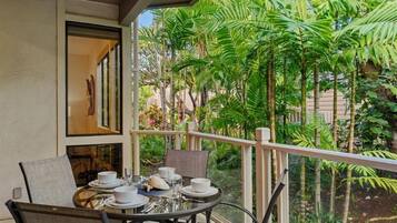 Condo, 2 Bedrooms | Outdoor dining