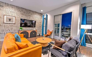 TV - Gulch Party House • 13 Beds • Rooftop Skyline View (Nashville)
