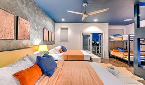 4 bedrooms, iron/ironing board, WiFi, bed sheets - Gulch Party House • 13 Beds • Rooftop Skyline View (Nashville)