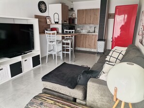 Living area - Coco on peaceful 37m2 between lake and mountains (Dingy-Saint-Clair)