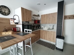 Private kitchen - Coco on peaceful 37m2 between lake and mountains (Dingy-Saint-Clair)